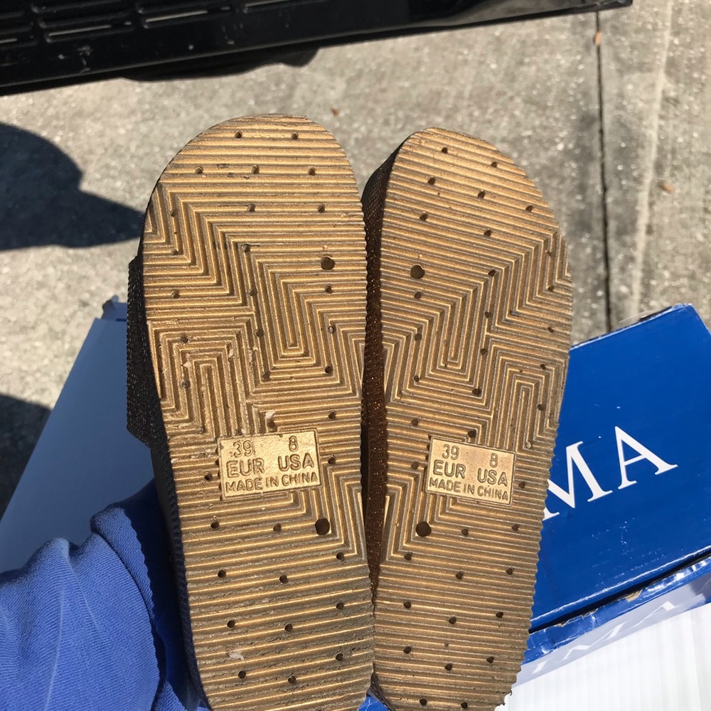 Prima woman’s gold slides - Picture 4 of 6